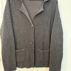 Benedetta B. Women’s sweater.              48% Merino Wool